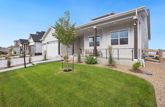 Upscale Waterfront Estate With Mountain Sunset Views - Foto 55