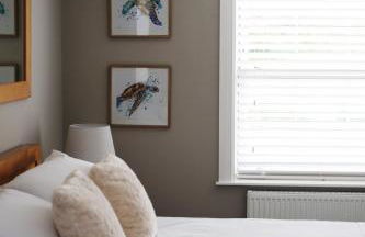 Large Country House with Hot Tub, Pool Table, and Log Burner - Photo 59