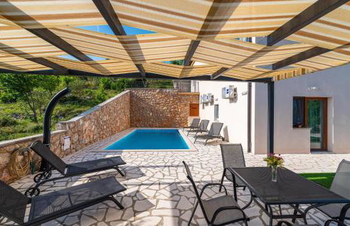 Awesome Home In Modric - Photo 12