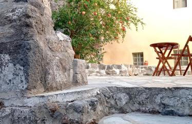 quiet stone house in Nisyros - Photo 18