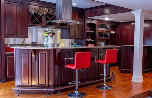 Luxurious Private Basement Suite in Ashton - Photo 13