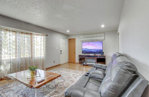 Walk to Park Waterloo Home with Furnished Deck - Foto 4