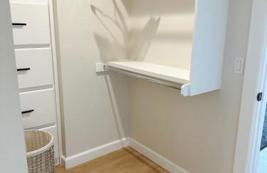 Newly Renovated 4B, 2.5 bath Lakefront home with South Grand Lake Views and dock - Foto 21