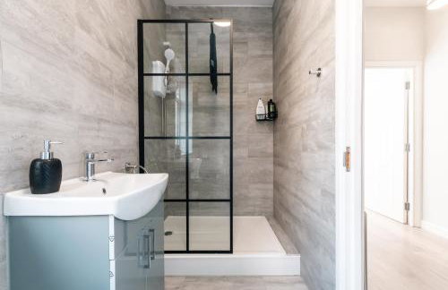 Central 2 Bed Apartment Perfect for Long and Short Stays - Foto 19