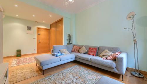 Encanto y Confort en Calle Epalza - Tu Familia en el Corazón de Bilbao - Foto 1