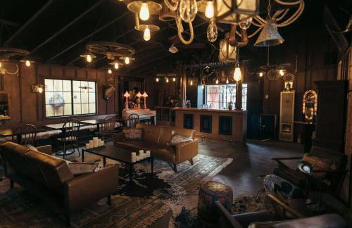 The Outlaw By The Cohost Company - Foto 3