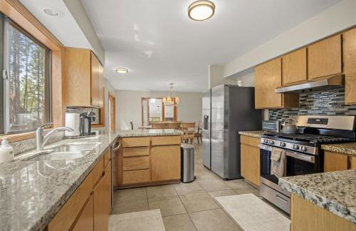 2 Living Rooms Fires Quick Drive Downtown - Foto 2