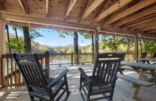 Peaceful Lake Lure Cabin, Hot Tub, Huge Screened Porch, Private Beach - Foto 27