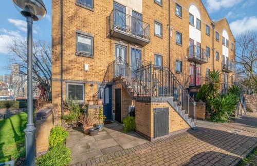 2BR Waterside View Free Parking Fast WiFi Terrace Balcony TV BBQ Garden Access - Foto 29