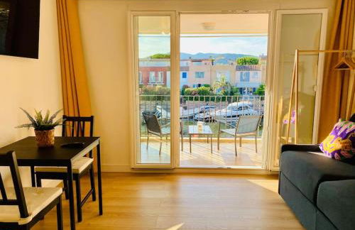 VUE Canal Superbe - Piscine - Parking Privé - Intérieur Neuf - Foto 4