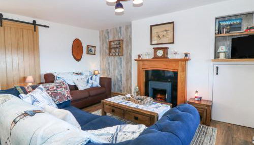 Periwinkle Cottage - Photo 3