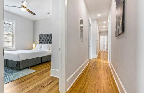 Spacious 5BR Urban Retreat with Balcony & Pool - Foto 60