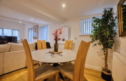 Contractor Stay Sleeps 4 - Large Living Space - Parking - Bridgwater - Foto 5