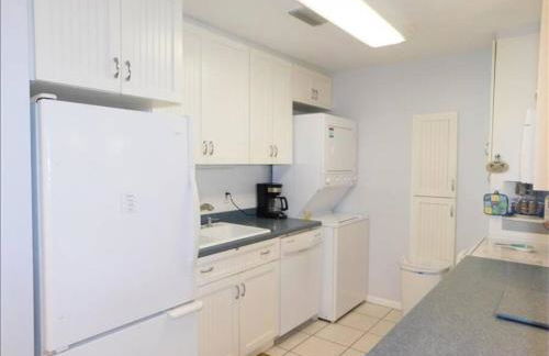 H5 close to the front pool and clubhouse downstairs by lake - Foto 17