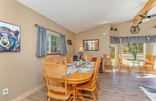 Bear’s Den Hideaway with Hot Tub - Foto 13