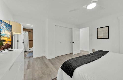 HUGE Modern Family Home- Modern, Fully Stocked, Weekly Savings - Foto 17