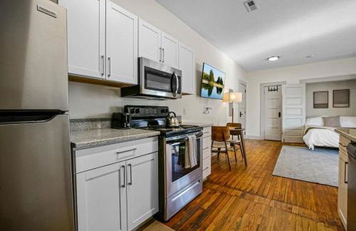 Cozy Victorian Studio Steps from Cleveland Clinic - Foto 11