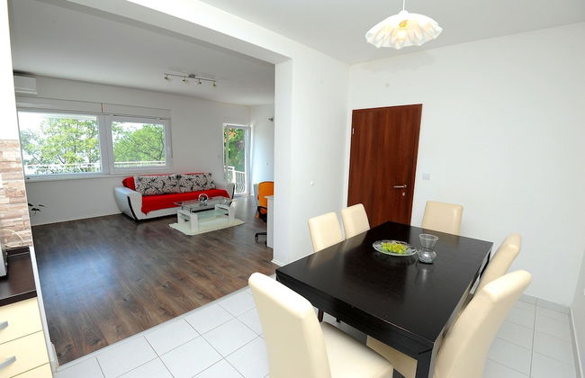 Holiday House With Pool - Photo 16