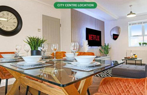 Grace House - Prime Location - Driveway Parking, Pool Table, Fast Wifi, Self Check-In and Smart TV with Sky TV and Netflix by Yoko Property - Photo 1