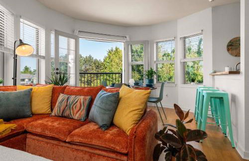 Chic 2BR • King Beds • Huge Patio • 95 Walk Score! - Foto 40