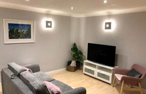 AB - Top floor 2 bed modern town centre apartment with parking for one vehicle - Foto 18