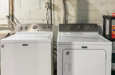 Family & Pet-Friendly Home with Fenced Yard & Office - Foto 18