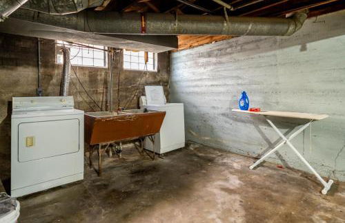 Cozy 2BR Retreat with Workspace - Washer and Dryer - Foto 24