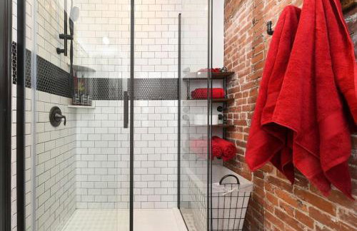 HostWise Stays - Prime Location in Lawrenceville, Exposed Brick 2BR Home - Foto 19