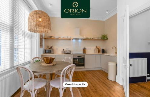 ORION SHORT STAYS is a Renewable Energy Specialist accommodation Provider based in Dundee, We have many properties available for large groups, ASK us for more details and for Custom Quotes, Many properties close to the PORTs and for Large Teams of 100 - Foto 2