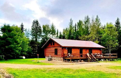 Superb Log Cabin Rental for Groups near Munising and Pictured Rocks National Lakeshore, Michigan - Foto 1