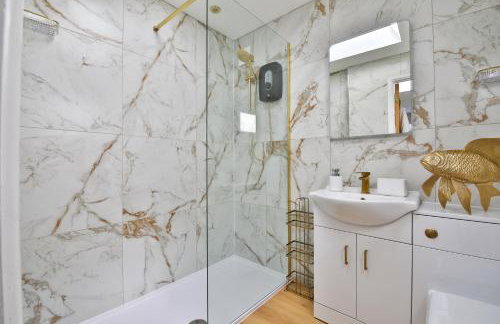 Luxury Cosy Central Detached Cardiff Bungalow with Free Parking - Foto 11