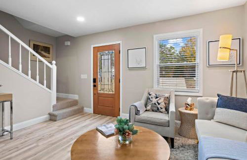 Stylishly Restored Townhome - Convenient access - Foto 21