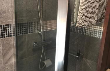 Modern upside down property with hot tub - Foto 8