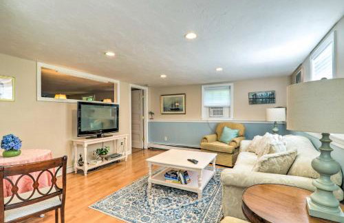 Quaint and Convenient! Cape Cod Apt Near Canal - Foto 1