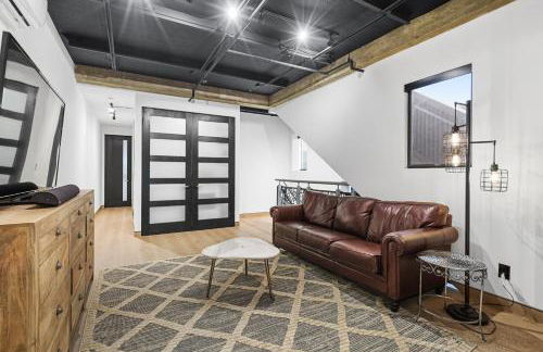 NEW Luxury Concrete Home Just Minutes from the Beach - Foto 38