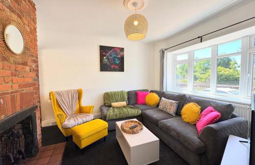 New Spacious 4 Bedrooms 5 Beds House Sleeps 8! - Foto 1