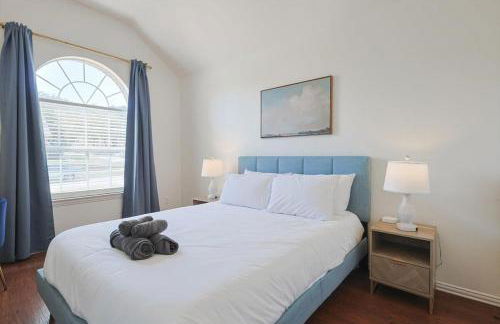 The Blue Holly - Bright & Spacious with a Pool - Foto 24