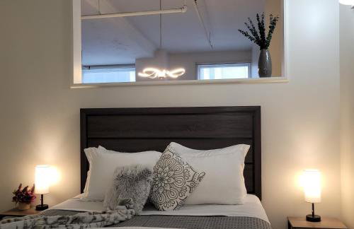 #2 Downtown Free Parking- Walk to Gainbridge, Lucas Oil, Conv Cntr - Foto 2