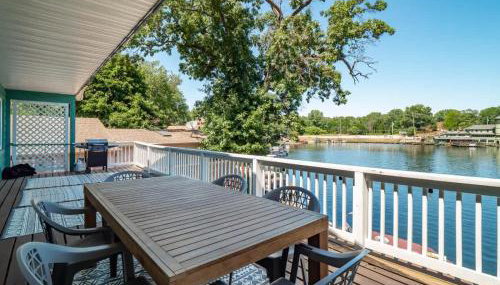 Lake Front Outdoor Living Sleeps 8 - Photo 3