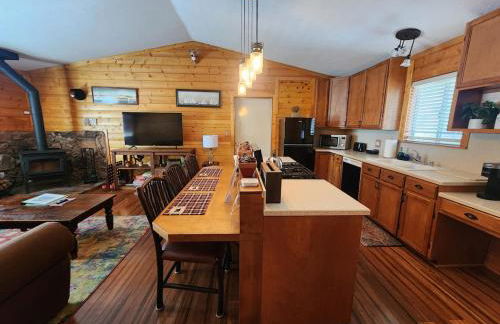 Bear Escapes II Affordable Luxury Cabin - Foto 17