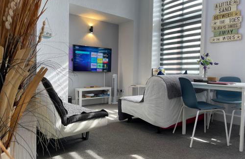 Burlington Mansions - FREE ALLOCATED PARKING - 8 mins walk to the beach - Gym - Pool Table - Brought to you by Coastline Retreats - Photo 15