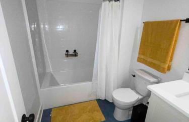 Downtown New 3 Story Sleeps 14 - Foto 24