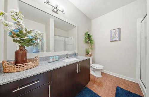 Stylish 2BR w Balcony, Pool & Pet-Friendly #15 - Foto 33