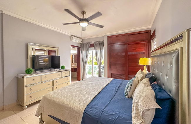 Incredible 3 BR Penthouse w BBQ Jacuzzi - Photo 11