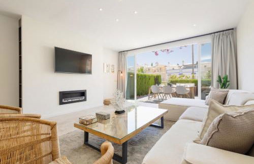 Townhouse in first line beach, Bahia de Marbella, Marbella - Photo 24