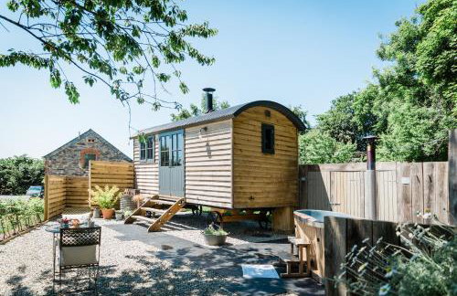 Boutique Cornish Shepherd's Hut with Hot Tub - Foto 1