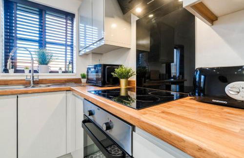 Free parking, Private Garden and Netflix, Charming Elegant 2 bedroom House Nottingham - Photo 47