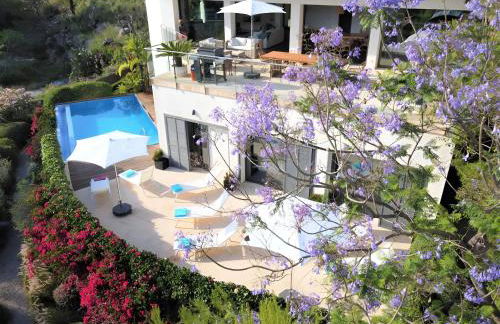 Idyllic 6 bed villa stunning sea view salt pool - Photo 1