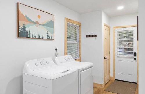 Hidden Hollow 3BD Cabin - Hot Tub, Wifi, Game Room, Fire Pit - Foto 16