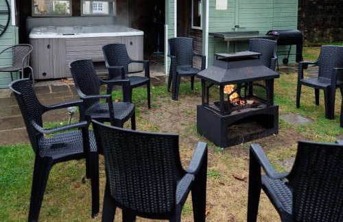 The Farmhouse with two hot tubs - Foto 7